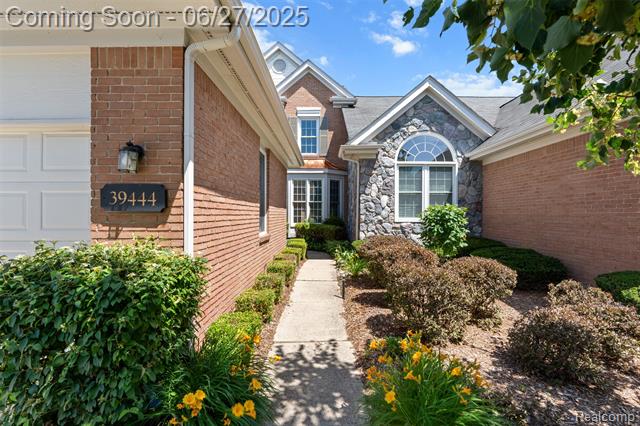 front view picture of 39444 Village Run Drive, Northville, MI. 48168