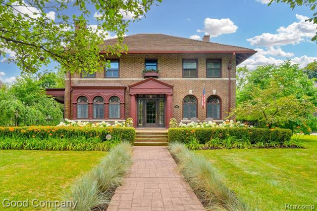 front view picture of 1169 W Boston Boulevard, Detroit, MI. 48202