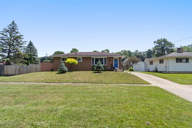 front view picture of 843 N State St, Jackson, MI. 49202