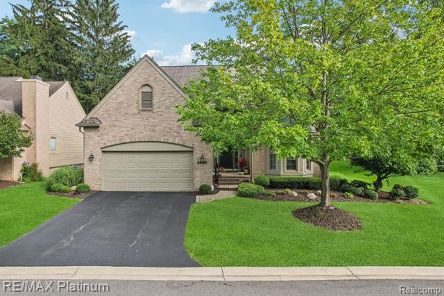 front view picture of 4663 Huntington Drive, Brighton, MI. 48116