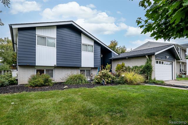 front view picture of 21760 Glenmorra St, Southfield, MI. 48076