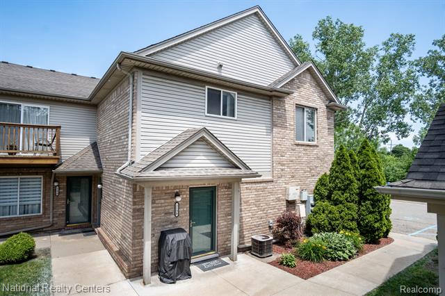 front view picture of 2190 Frazho Rd, Warren, MI. 48091