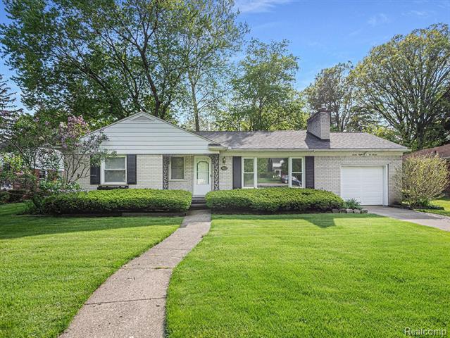 front view picture of 28077 Sunset Blvd W, Southfield, MI. 48076