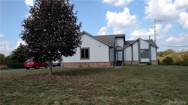 front view picture of 2366 Baldwin Road, Fenton, MI. 48430