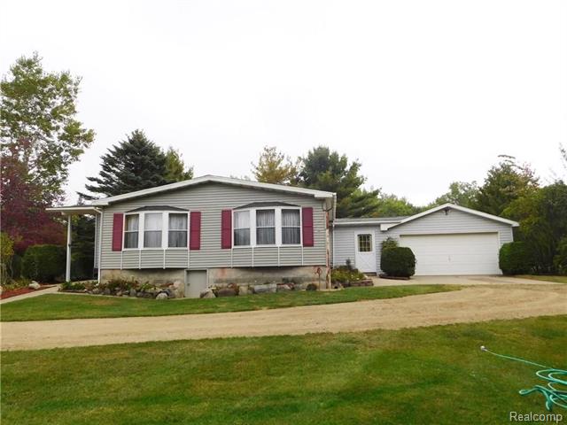 front view picture of 8353 Mason Road, Fowlerville, MI. 48836