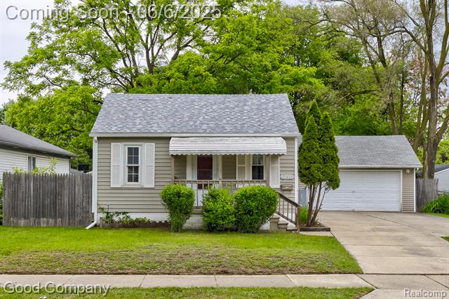 front view picture of 27410 Groveland St, Madison Heights, MI. 48071