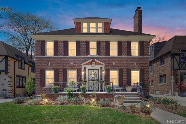 front view picture of 18221 Muirland Street, Detroit, MI. 48221