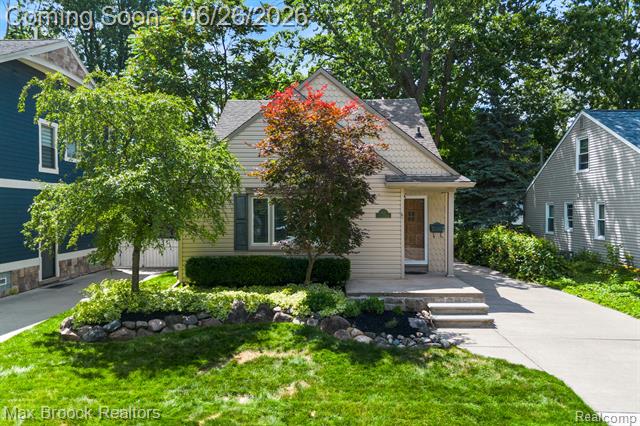 front view picture of 618 N Gainsborough Ave, Royal Oak, MI. 48067