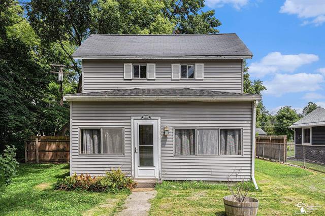 front view picture of 221 S Benjamin Street, Fowlerville, MI. 48836