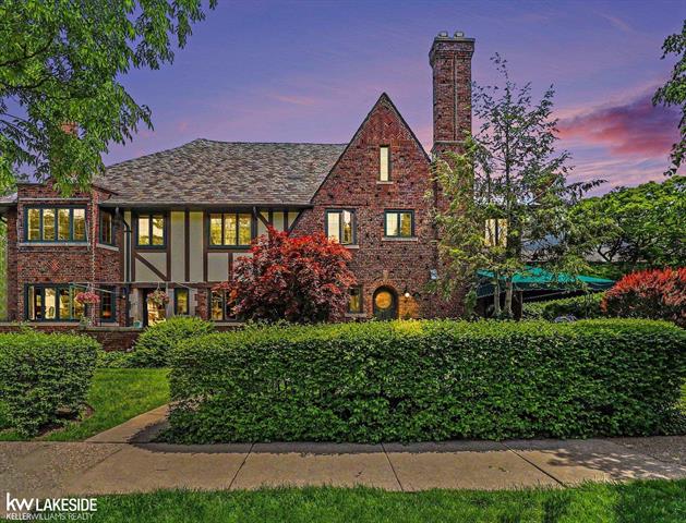 front view picture of 286 Rivard, Grosse Pointe, MI. 48230