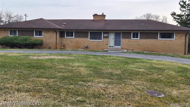 front view picture of 28438 San Marino Dr, Southfield, MI. 48034