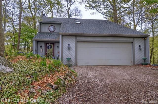 front view picture of 161 Bunny Lane, Milford, MI. 48380
