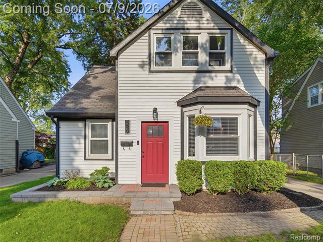 front view picture of 622 N Rembrandt Ave, Royal Oak, MI. 48067