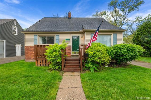 front view picture of 2947 Catalpa Dr, Berkley, MI. 48072