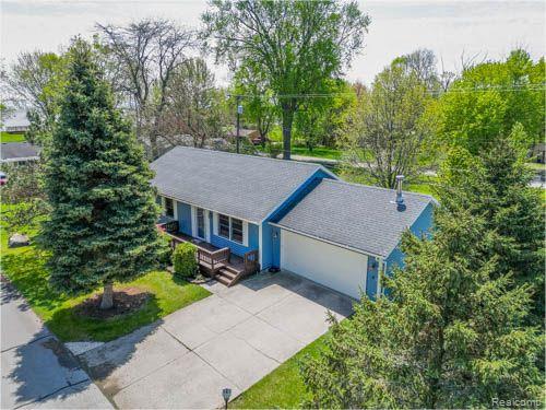 front view picture of 3484 Lakeshore Drive, Monroe, MI. 48162