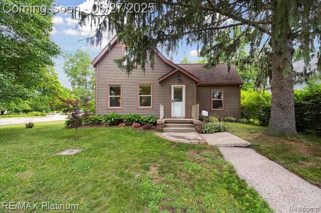 front view picture of 420 Wetmore, Howell, MI. 48843