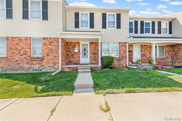 front view picture of 37053 Brynford Dr., Clinton Township, MI. 48036
