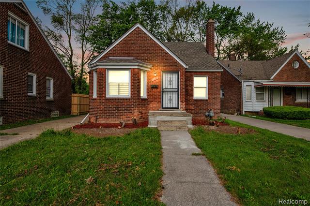 front view picture of 18519 Morang, Detroit, MI. 48205