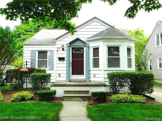front view picture of 617 N Edison Ave, Royal Oak, MI. 48067