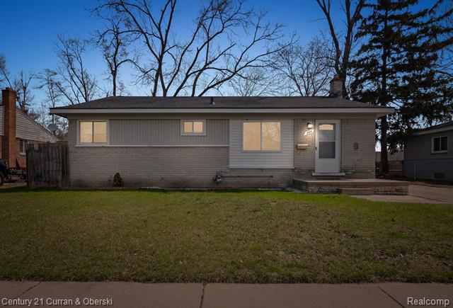 front view picture of 865 Desoto Avenue, Ypsilanti, MI. 48198