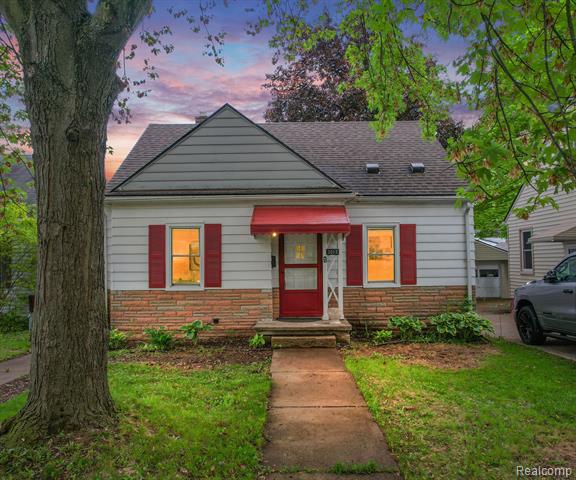 front view picture of 2017 Harding Avenue, Ypsilanti, MI. 48197