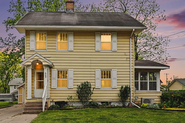 front view picture of 605 Colfax, Jackson, MI. 49203