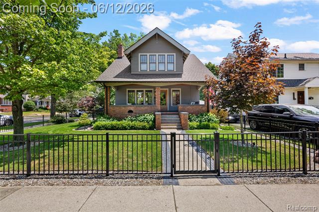 front view picture of 728 N Washington Ave, Royal Oak, MI. 48067