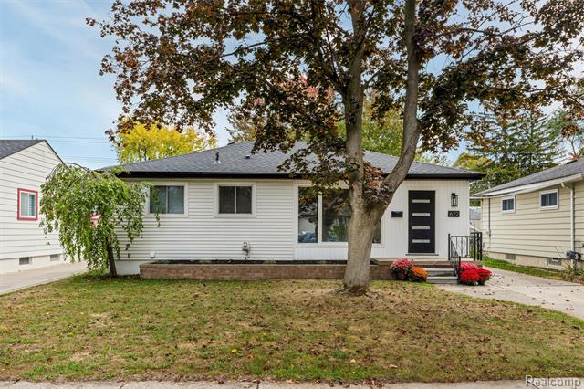 front view picture of 622 N Wilson Ave, Royal Oak, MI. 48067