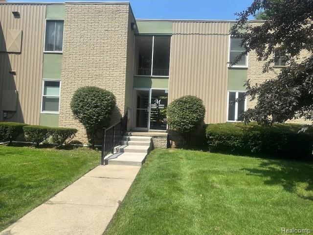 front view picture of 32805 Fargo Street, Livonia, MI. 48152