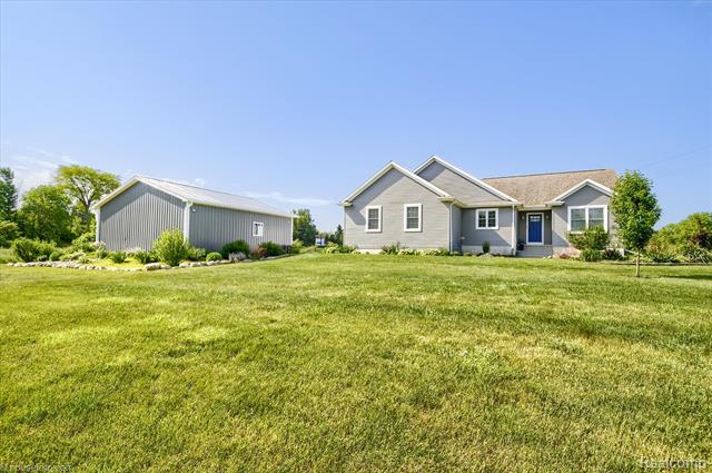 front view picture of 317 N Summers Rd, Imlay City, MI. 48444