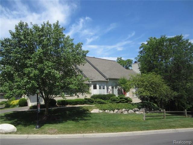 front view picture of 301 Saint Lawrence Boulevard, Northville, MI. 48168