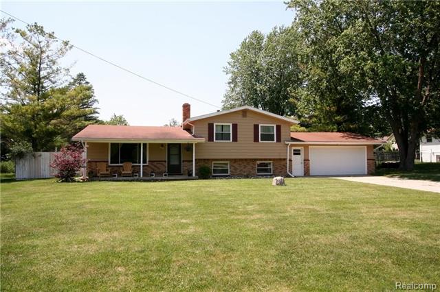 front view picture of 6058 Meadowwood Lane, Grand Blanc, MI. 48439