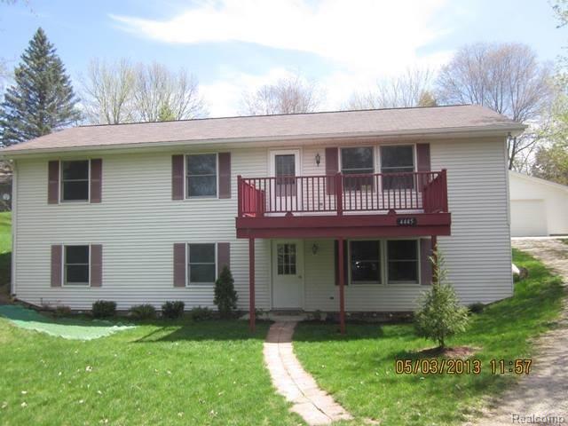 front view picture of 4445 Angels Pass Road, Pinckney, MI. 48169