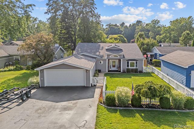 front view picture of 11026 Colony Road, Pinckney, MI. 48169