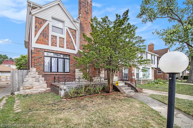 front view picture of 17585 Wisconsin, Detroit, MI. 48221