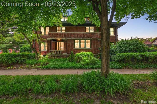 front view picture of 800 Edison Street, Detroit, MI. 48202