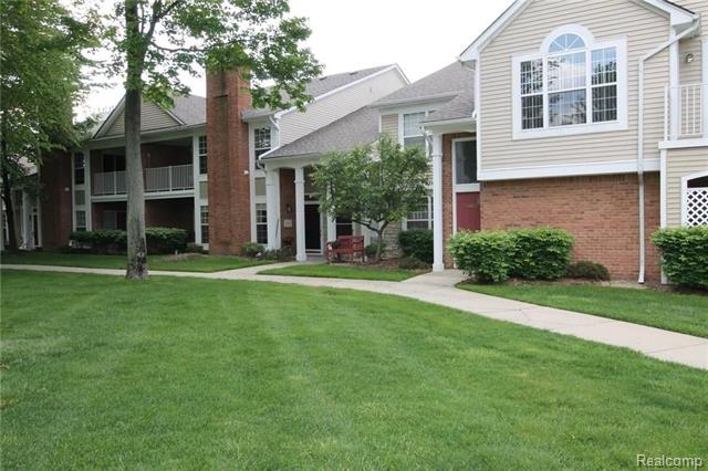 front view picture of 56202 Chesapeake Trail, Shelby Township, MI. 48316