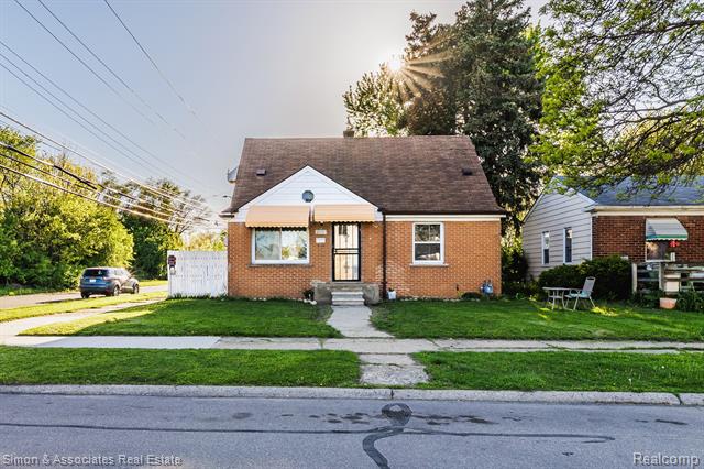 front view picture of 6001 Warwick Street, Detroit, MI. 48228