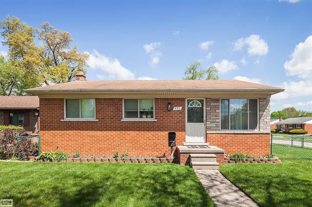 front view picture of 351 E Farnum Ave, Madison Heights, MI. 48071