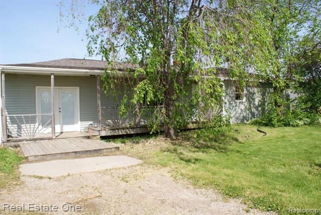 front view picture of 1082 Morris Road, Lapeer, MI. 48446