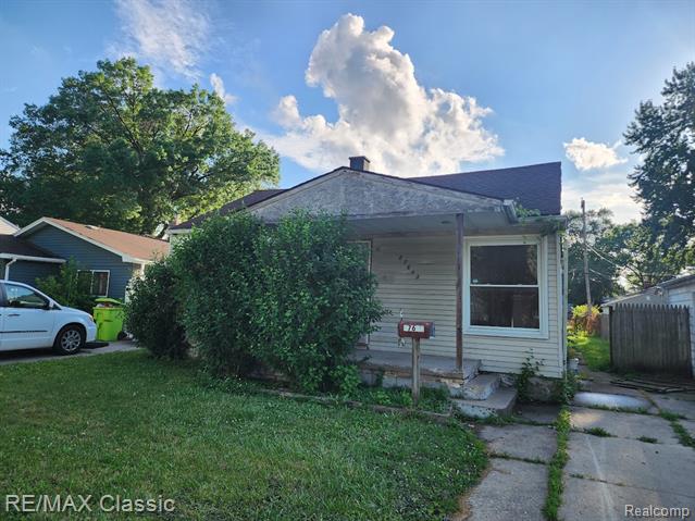 front view picture of 27693 Dartmouth St, Madison Heights, MI. 48071