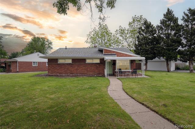 front view picture of 27700 Brush St, Madison Heights, MI. 48071