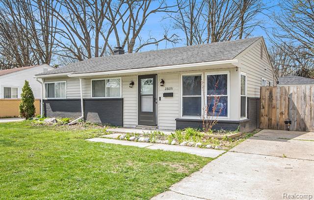 front view picture of 28091 Everett St, Southfield, MI. 48076