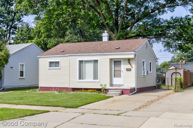 front view picture of 27707 Brettonwoods St, Madison Heights, MI. 48071