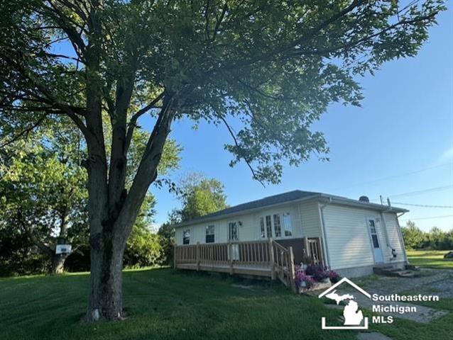 front view picture of 13091 Rosedale Boulevard, Carleton, MI. 48117