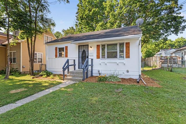 front view picture of 1112 E Alcott Street, Kalamazoo, MI. 49001