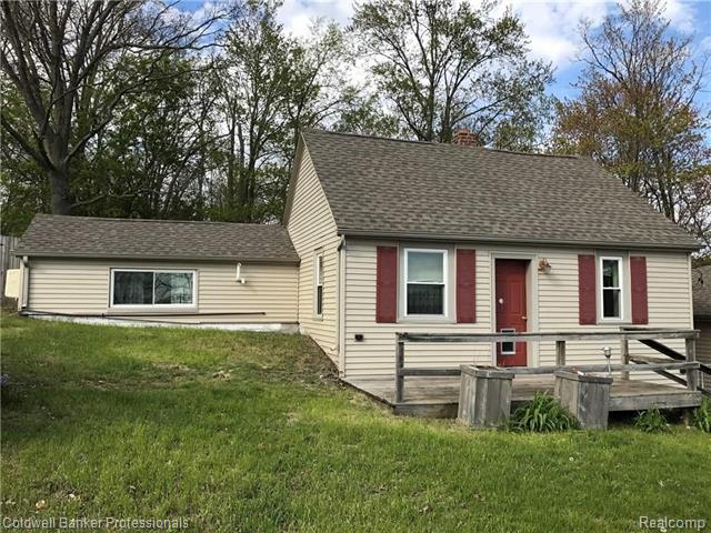 front view picture of 1136 Lakeshore Drive, Columbiaville, MI. 48421