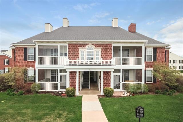 front view picture of 852 W Summerfield Glen Circle, Ann Arbor, MI. 48103