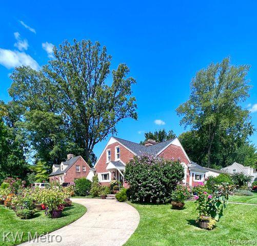 front view picture of 1005 Fernwood Rd, Royal Oak, MI. 48067