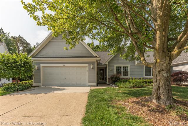 front view picture of 221 Victoria Park, Howell, MI. 48843